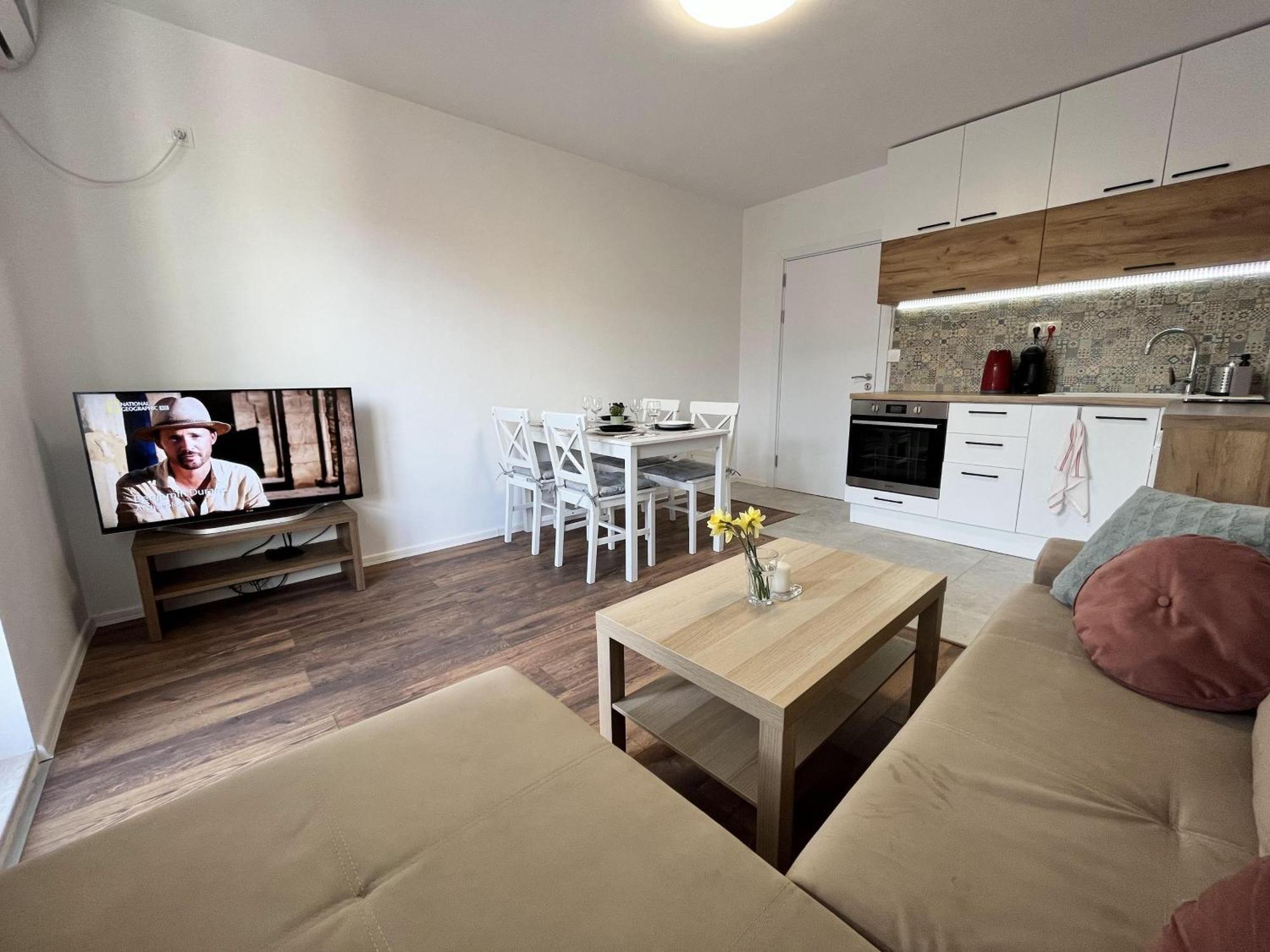 Central Cosy, Fully Renovated 2Bd Near The Cathedral Varna Exterior photo