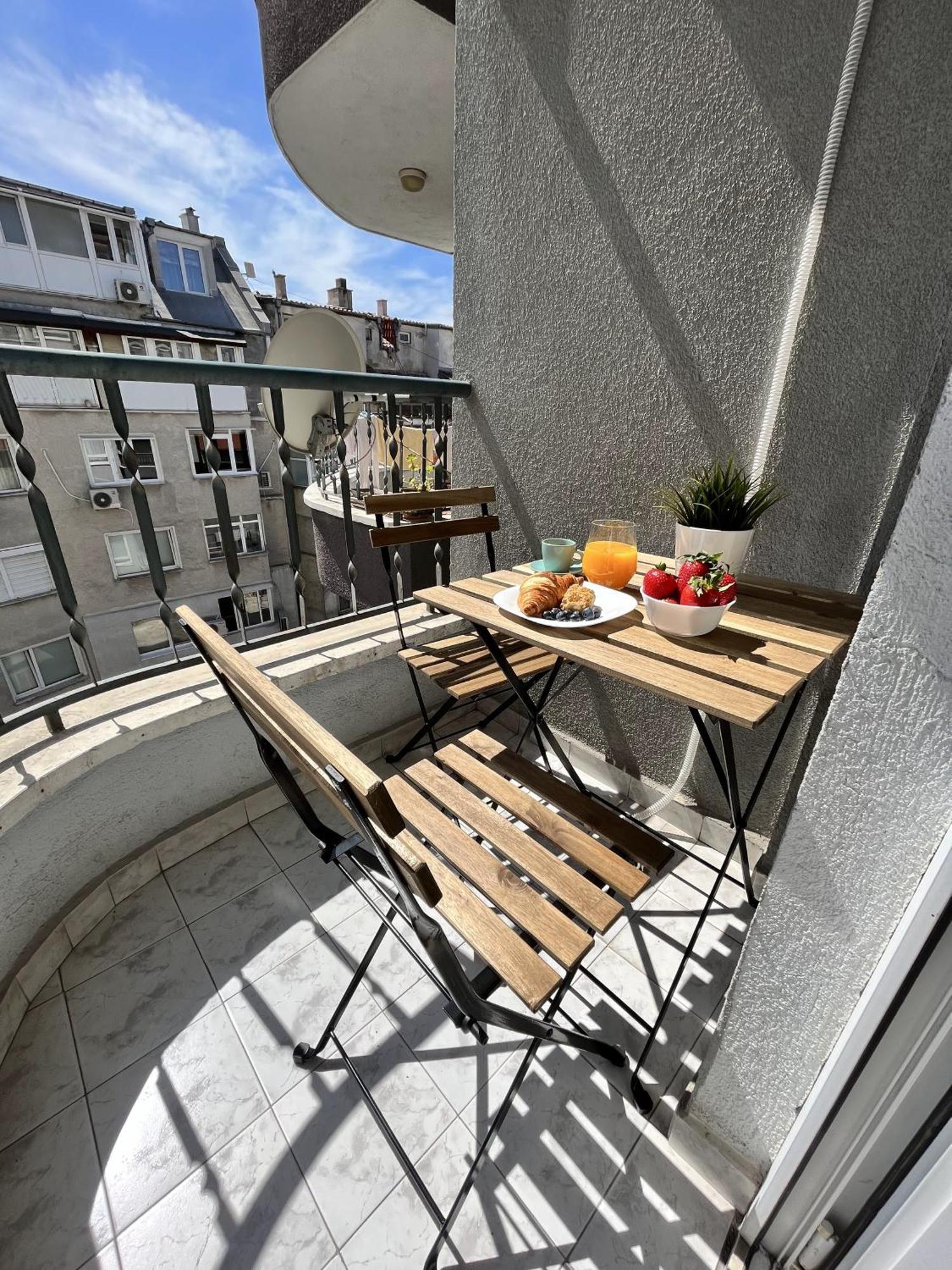 Central Cosy, Fully Renovated 2Bd Near The Cathedral Varna Exterior photo